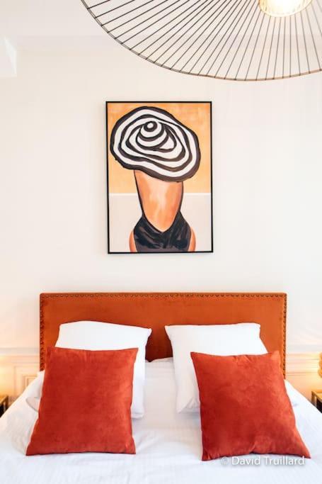 Suites Mana - Matahina Avec Vue Superbe Sur La Place Ducale Et Parking Prive Inclus Charleville-Mezieres Luaran gambar
