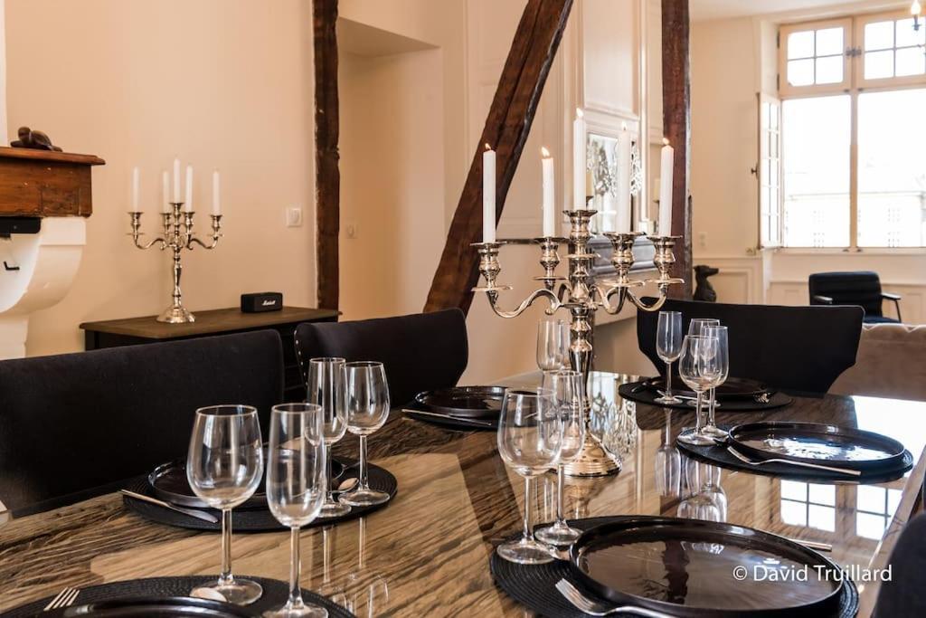 Suites Mana - Matahina Avec Vue Superbe Sur La Place Ducale Et Parking Prive Inclus Charleville-Mezieres Luaran gambar