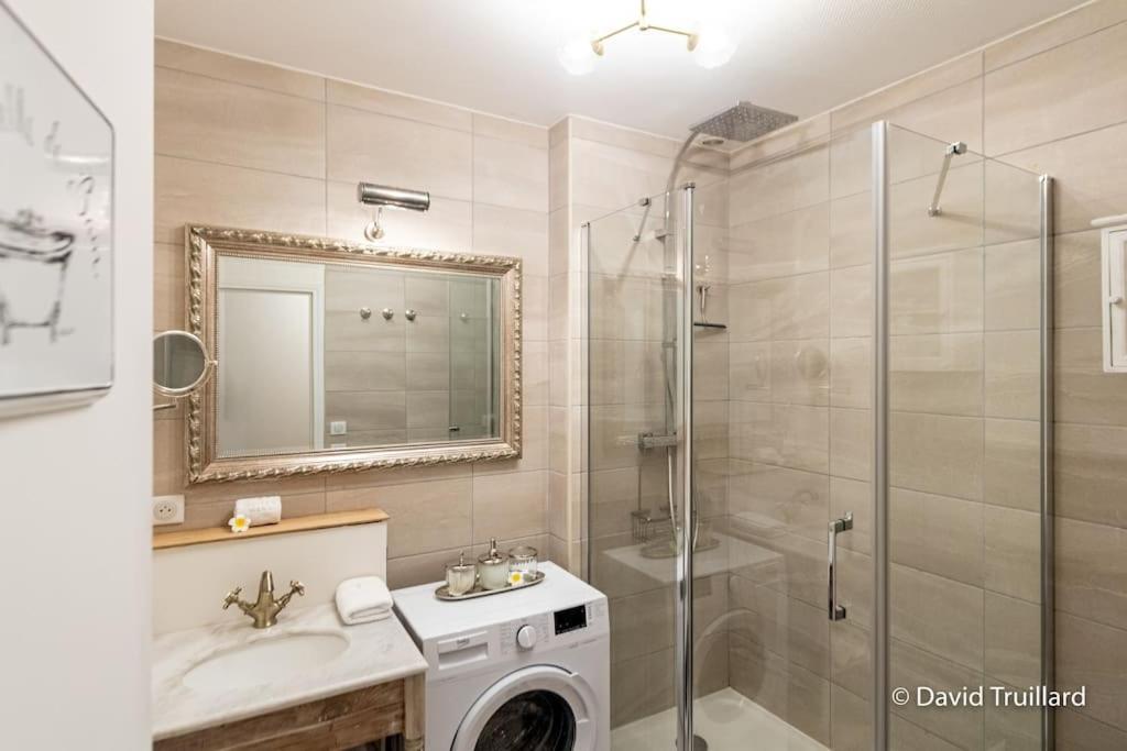 Suites Mana - Matahina Avec Vue Superbe Sur La Place Ducale Et Parking Prive Inclus Charleville-Mezieres Luaran gambar