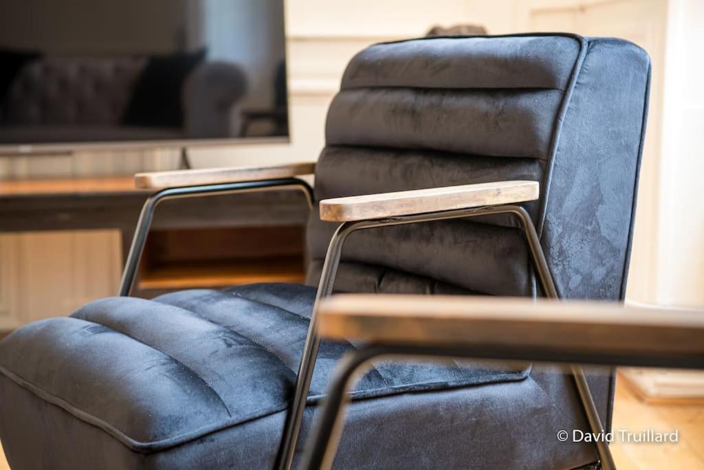 Suites Mana - Matahina Avec Vue Superbe Sur La Place Ducale Et Parking Prive Inclus Charleville-Mezieres Luaran gambar