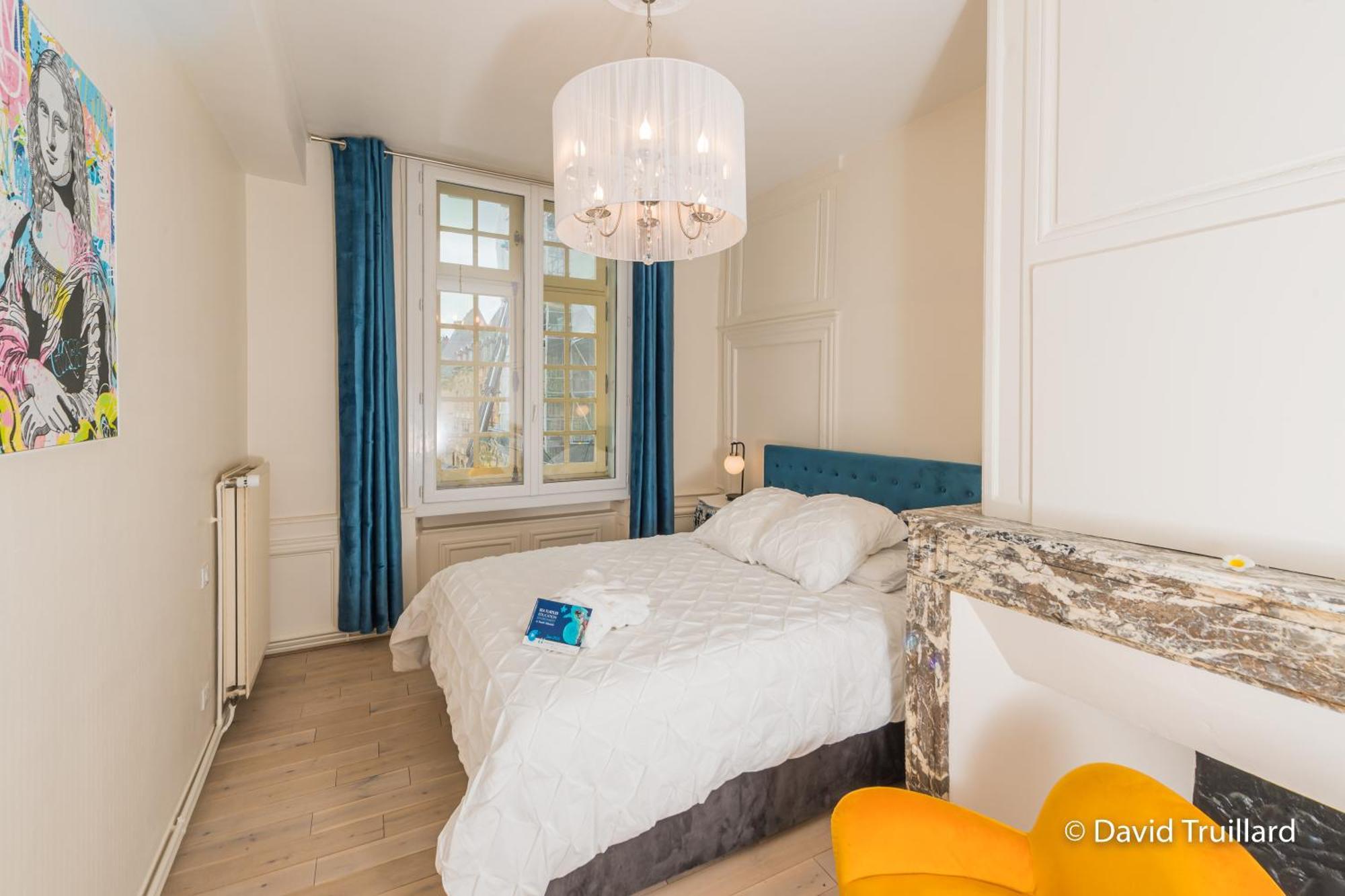 Suites Mana - Matahina Avec Vue Superbe Sur La Place Ducale Et Parking Prive Inclus Charleville-Mezieres Luaran gambar