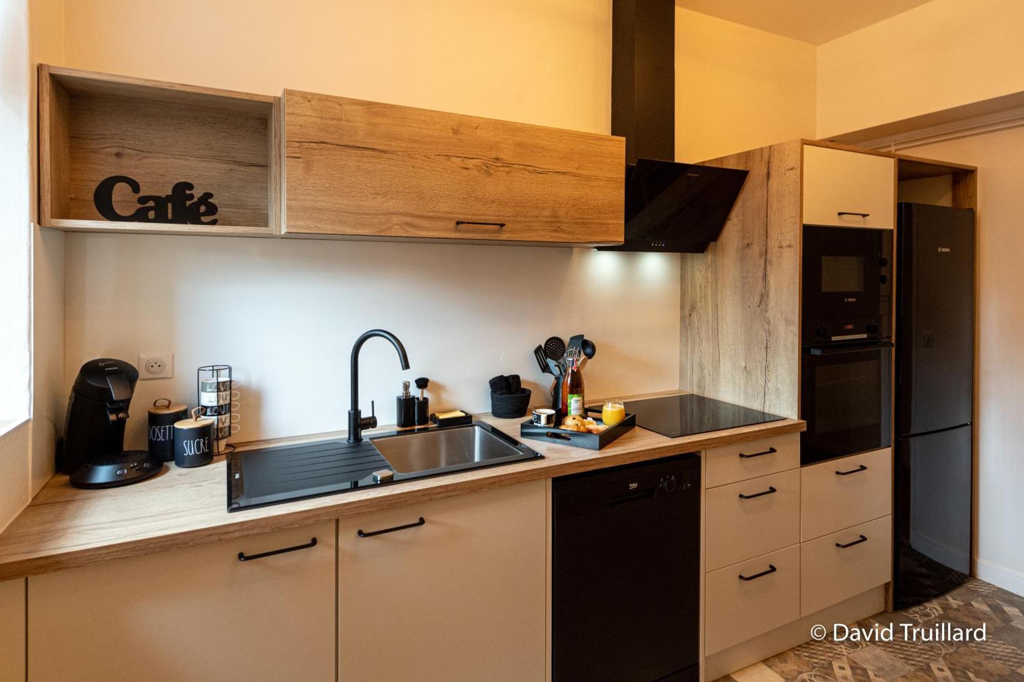 Suites Mana - Matahina Avec Vue Superbe Sur La Place Ducale Et Parking Prive Inclus Charleville-Mezieres Luaran gambar