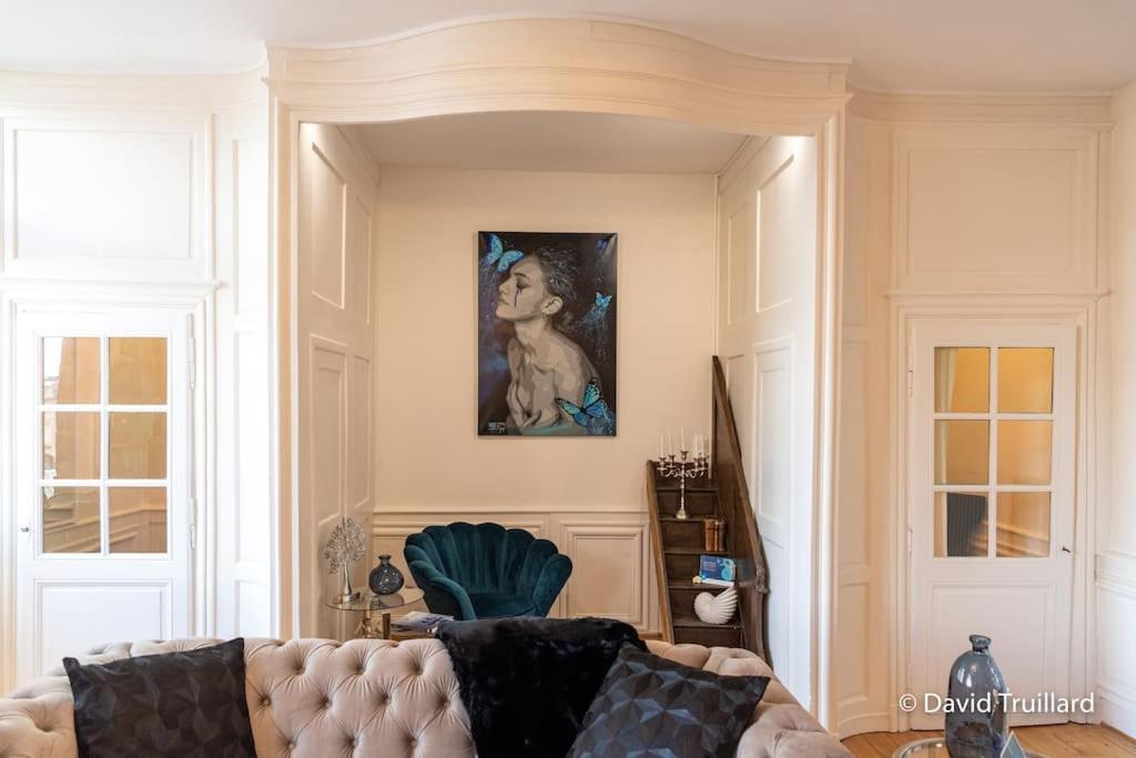 Suites Mana - Matahina Avec Vue Superbe Sur La Place Ducale Et Parking Prive Inclus Charleville-Mezieres Luaran gambar