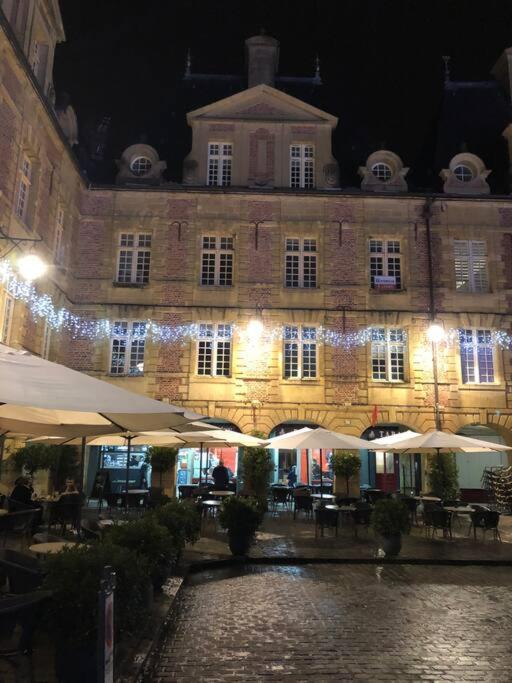Suites Mana - Matahina Avec Vue Superbe Sur La Place Ducale Et Parking Prive Inclus Charleville-Mezieres Luaran gambar