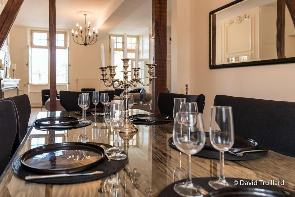 Suites Mana - Matahina Avec Vue Superbe Sur La Place Ducale Et Parking Prive Inclus Charleville-Mezieres Luaran gambar